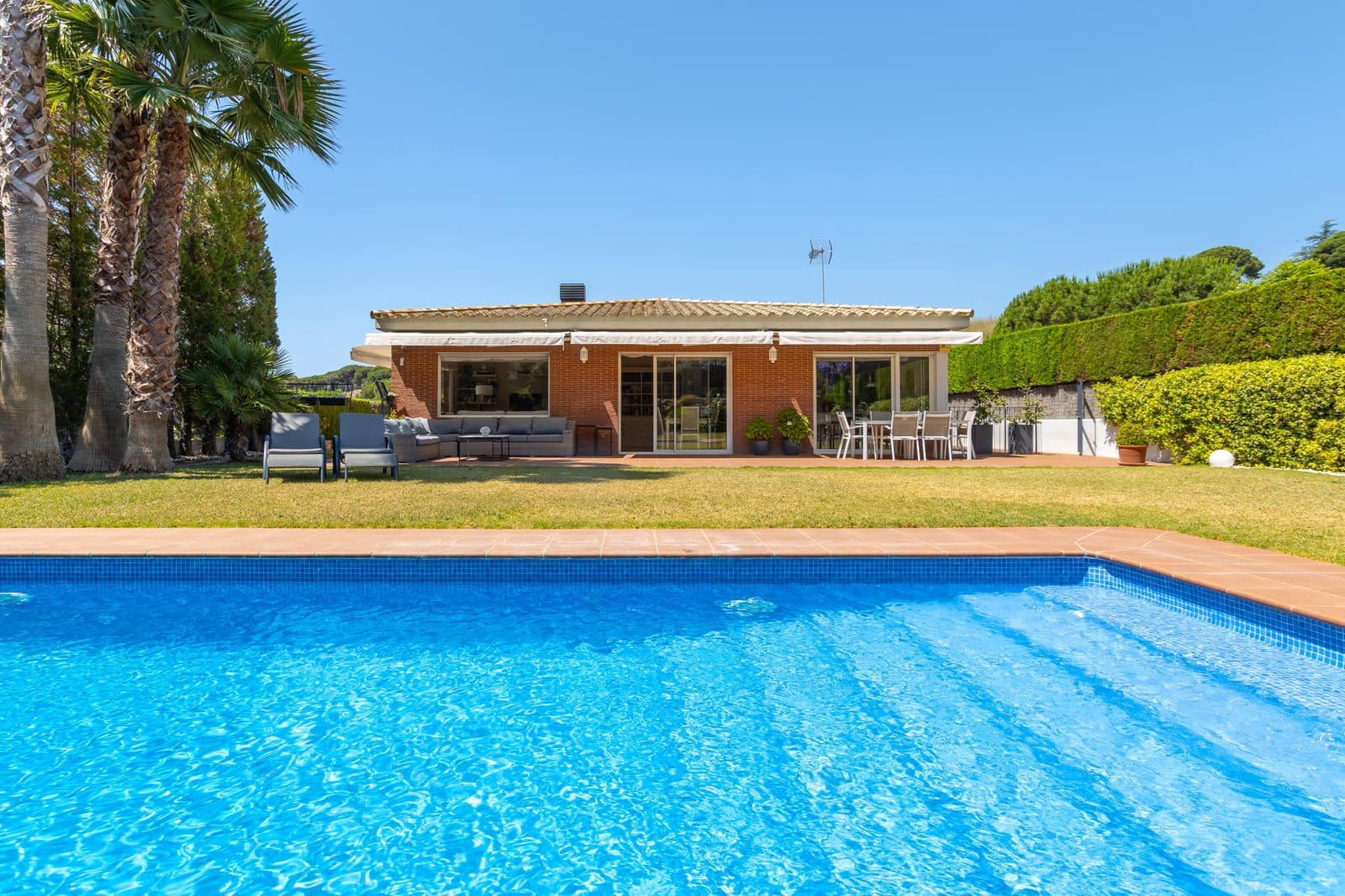 3 bedroom Villa for sale in Sant Vicenc de Montalt with pool garage - € 1,300,000 (Ref: 9283125)
