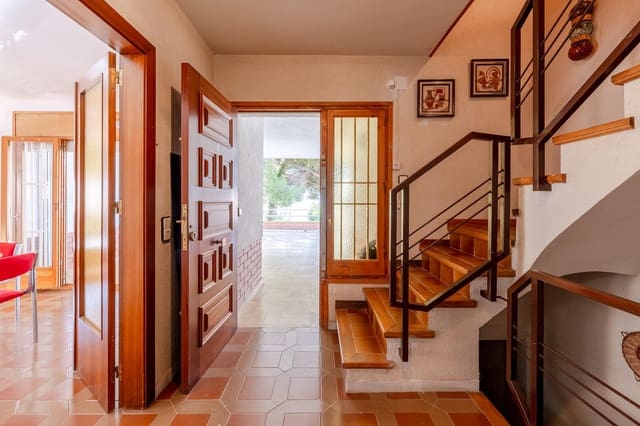 5 soveværelse Villa til salg i Fenals, Lloret de Mar - € 900.000 (Ref: 9295885)