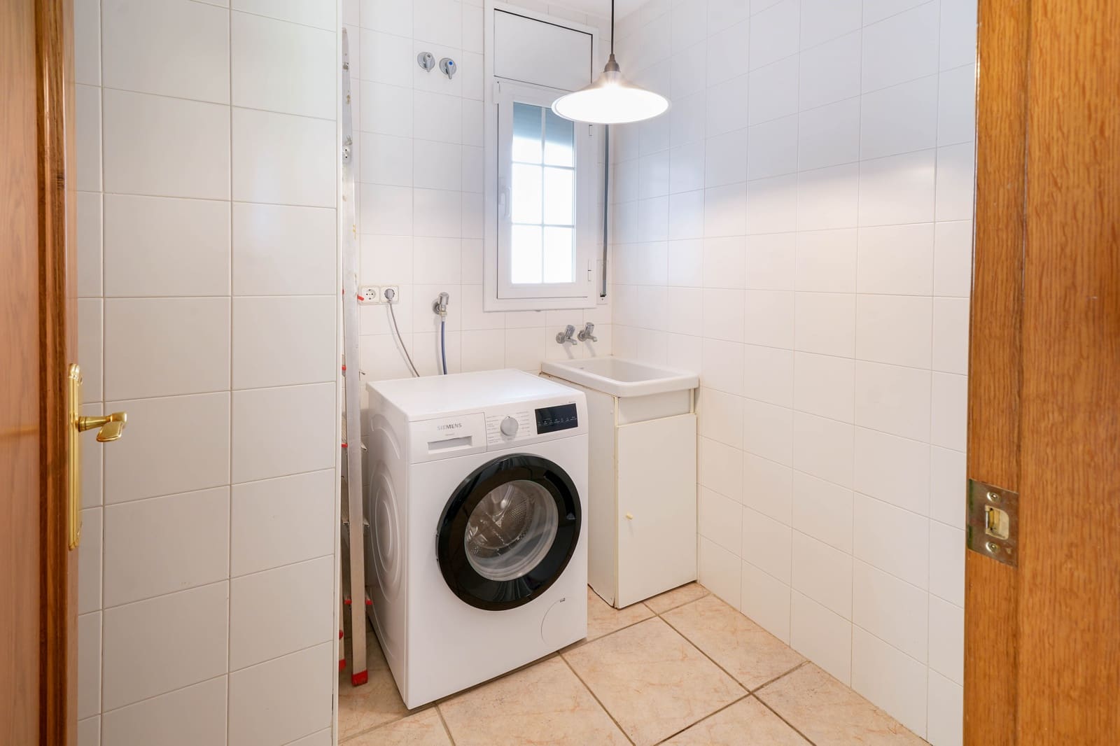 6 bedroom Villa for sale in Sant Vicenc de Montalt with garage - € 795,000 (Ref: 9298733)