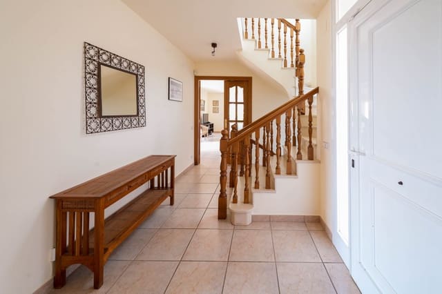 6 soverom Villa til salgs i Sant Vicenç de Montalt med garasje - € 850 000 (Ref: 9298733)