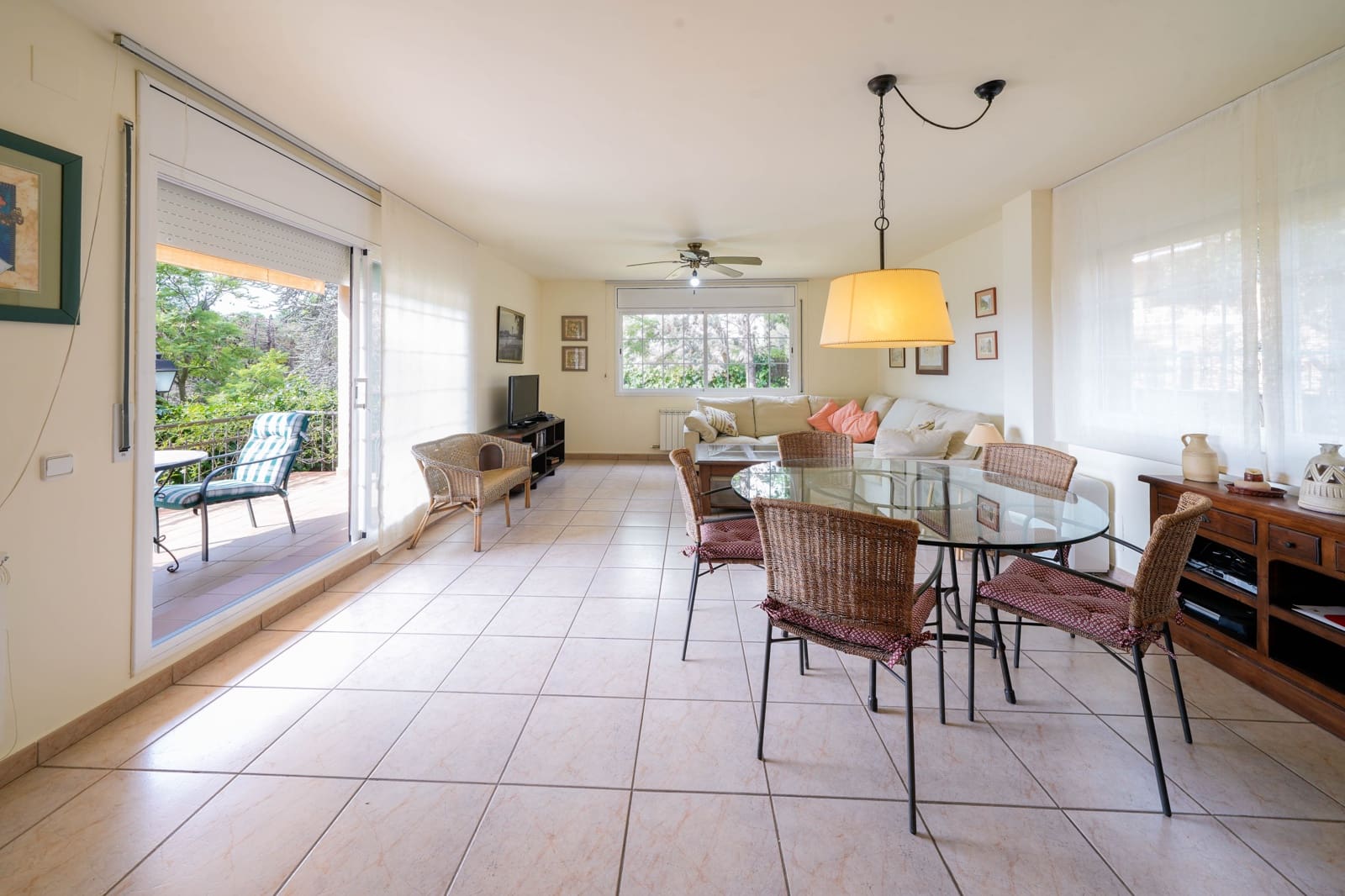 6 bedroom Villa for sale in Sant Vicenc de Montalt with garage - € 795,000 (Ref: 9298733)