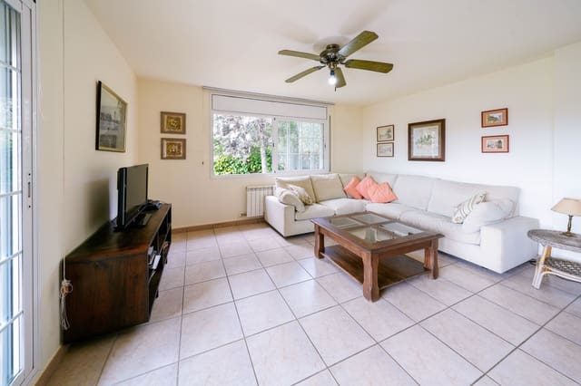 6 soverom Villa til salgs i Sant Vicenç de Montalt med garasje - € 850 000 (Ref: 9298733)