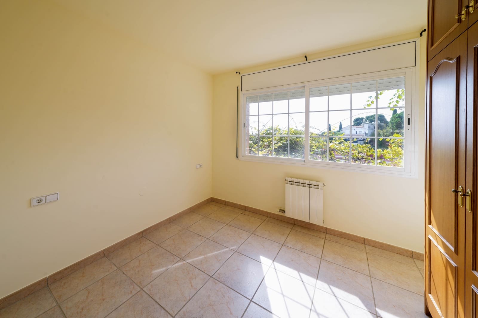 6 bedroom Villa for sale in Sant Vicenc de Montalt with garage - € 795,000 (Ref: 9298733)