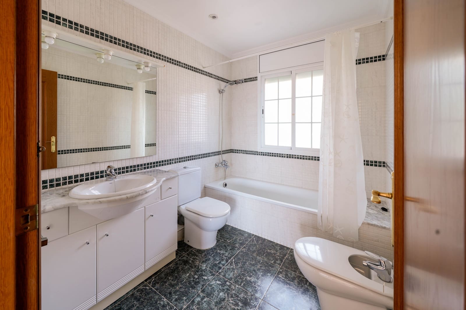 6 bedroom Villa for sale in Sant Vicenc de Montalt with garage - € 795,000 (Ref: 9298733)