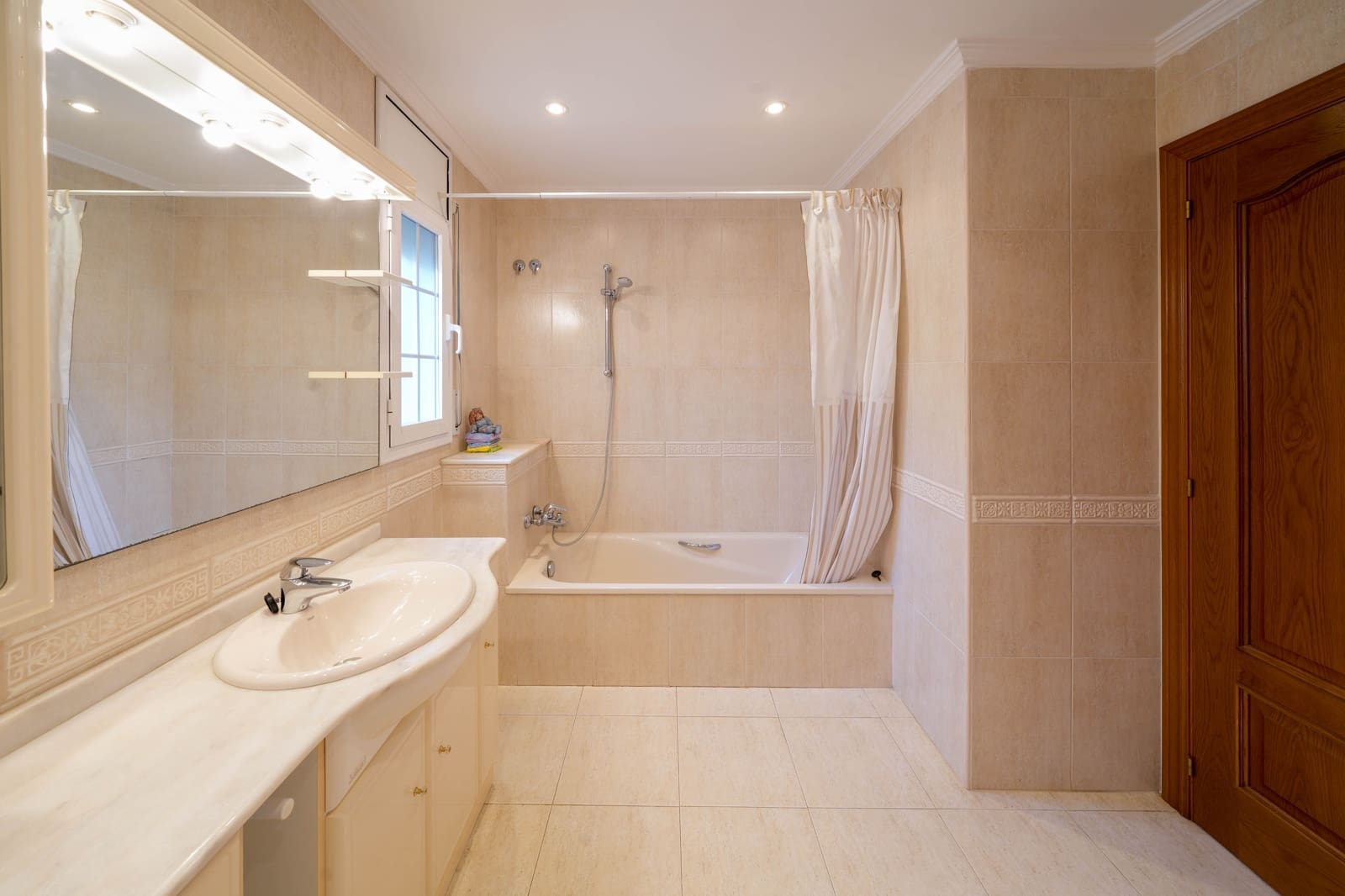 6 bedroom Villa for sale in Sant Vicenc de Montalt with garage - € 795,000 (Ref: 9298733)