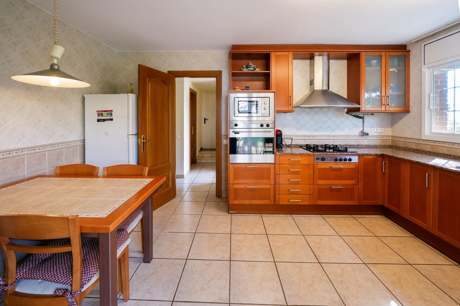 6 bedroom Villa for sale in Sant Vicenc de Montalt with garage - € 795,000 (Ref: 9298733)