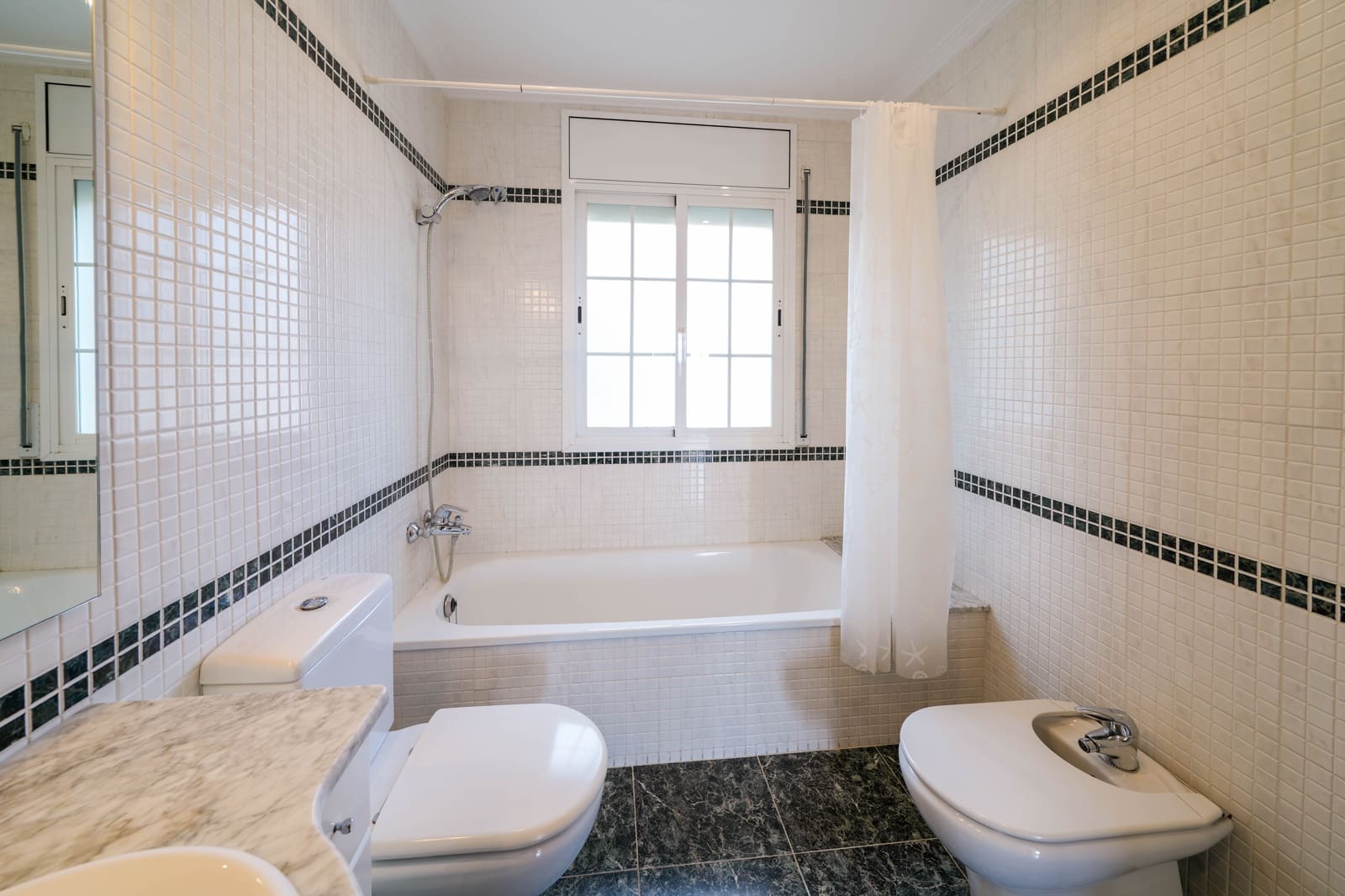 6 bedroom Villa for sale in Sant Vicenc de Montalt with garage - € 795,000 (Ref: 9298733)