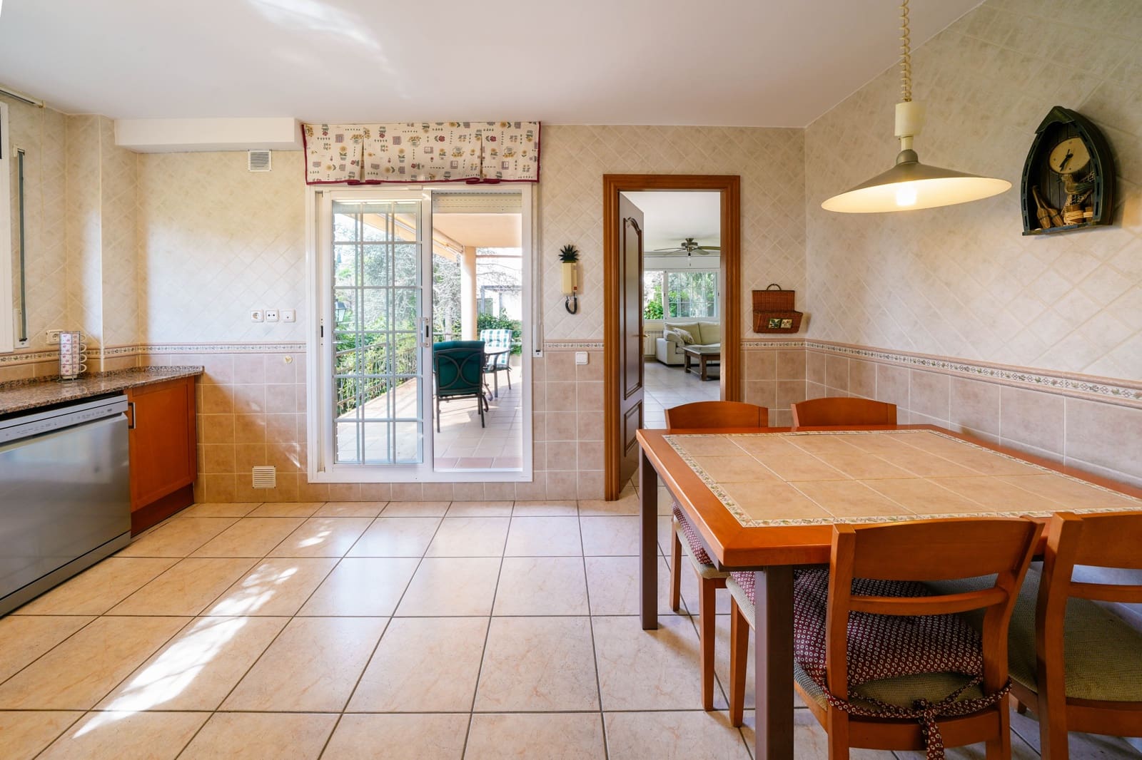 6 bedroom Villa for sale in Sant Vicenc de Montalt with garage - € 795,000 (Ref: 9298733)