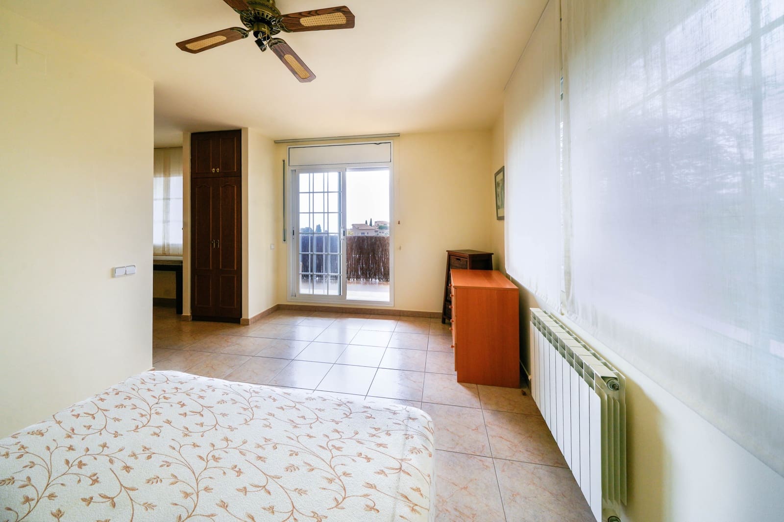 6 bedroom Villa for sale in Sant Vicenc de Montalt with garage - € 795,000 (Ref: 9298733)