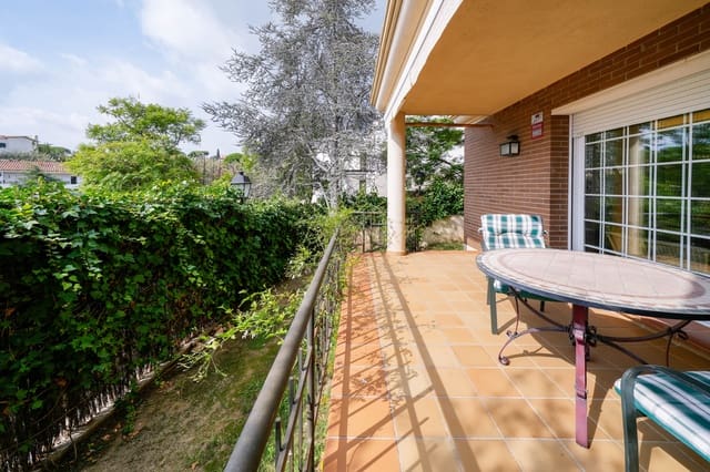 6 soverom Villa til salgs i Sant Vicenç de Montalt med garasje - € 850 000 (Ref: 9298733)