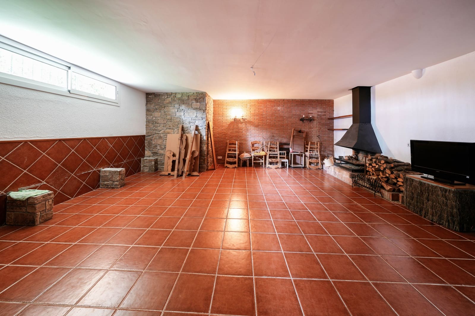 6 bedroom Villa for sale in Sant Vicenc de Montalt with garage - € 795,000 (Ref: 9298733)