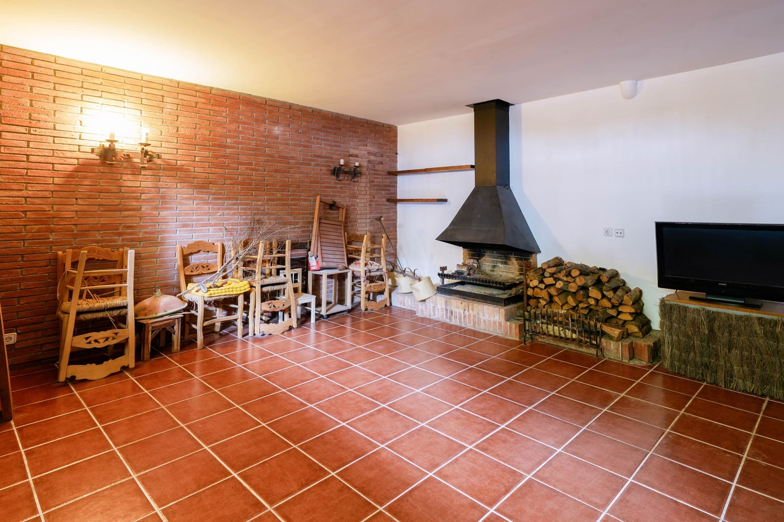 6 bedroom Villa for sale in Sant Vicenc de Montalt with garage - € 795,000 (Ref: 9298733)