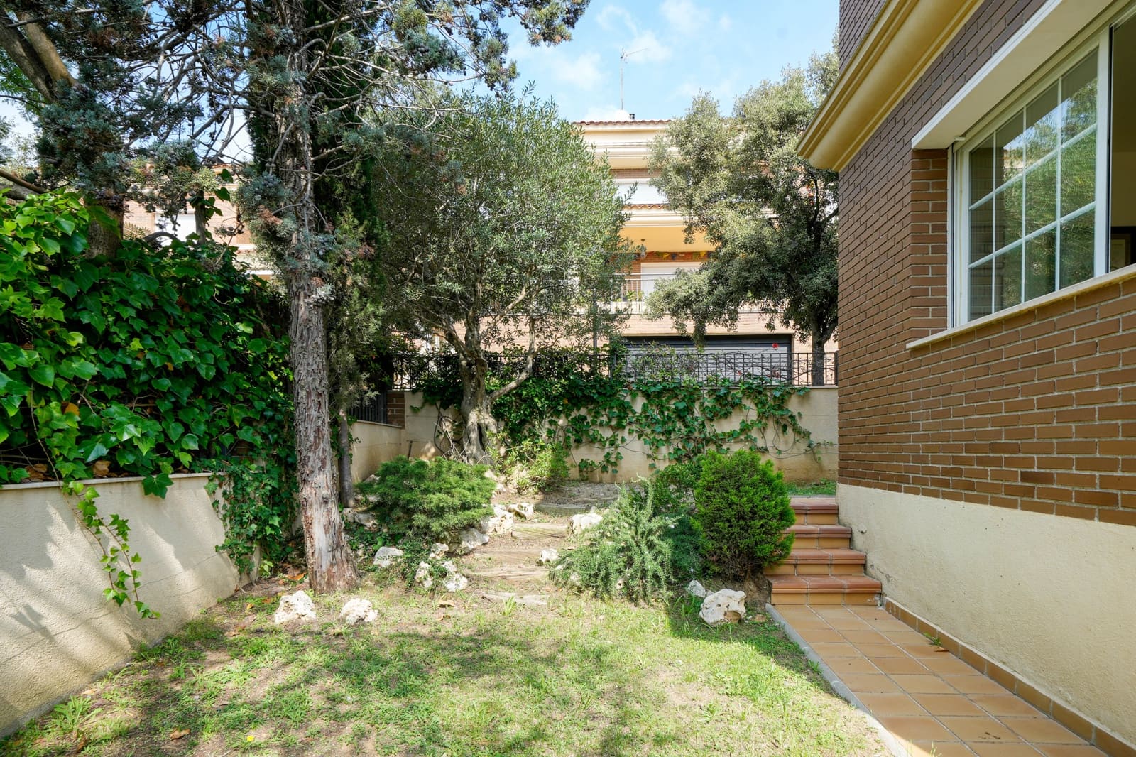 6 bedroom Villa for sale in Sant Vicenc de Montalt with garage - € 795,000 (Ref: 9298733)