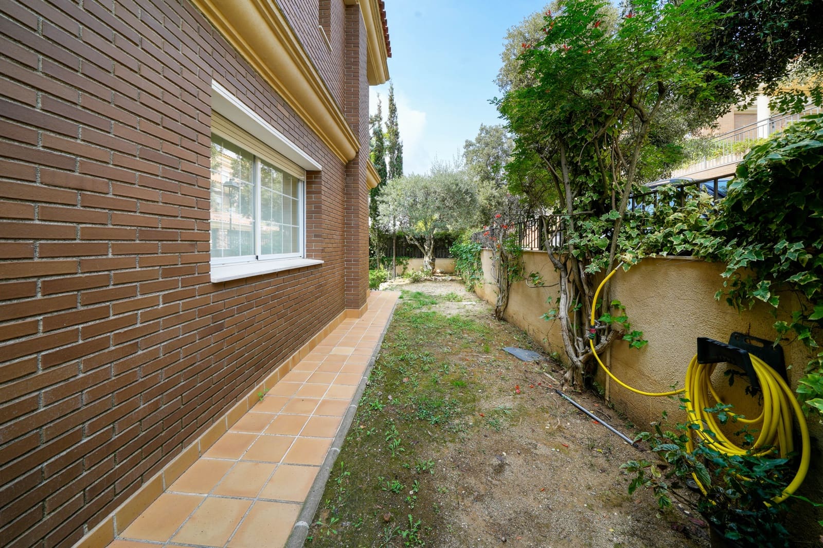 6 bedroom Villa for sale in Sant Vicenc de Montalt with garage - € 795,000 (Ref: 9298733)