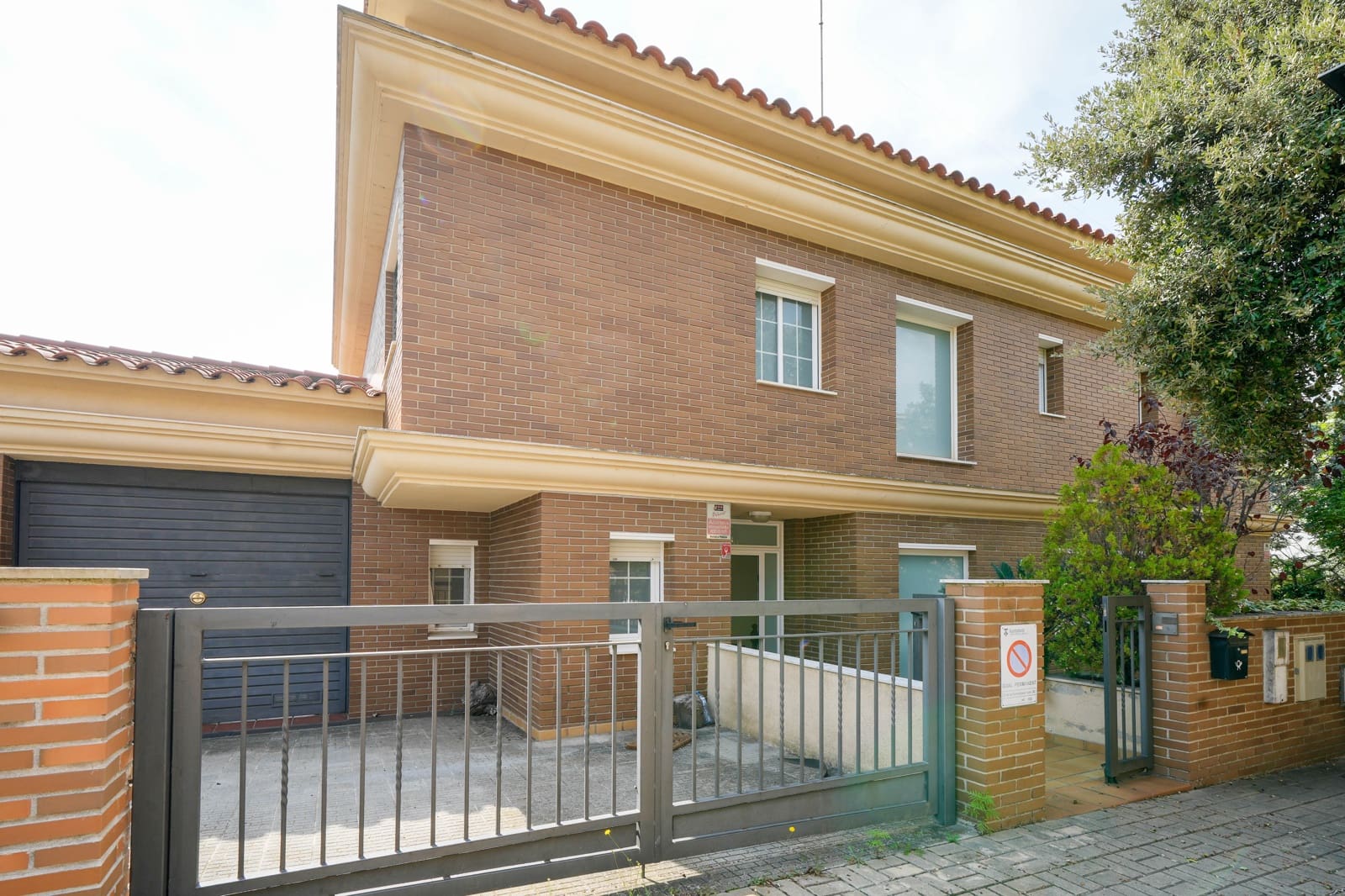 6 bedroom Villa for sale in Sant Vicenc de Montalt with garage - € 795,000 (Ref: 9298733)