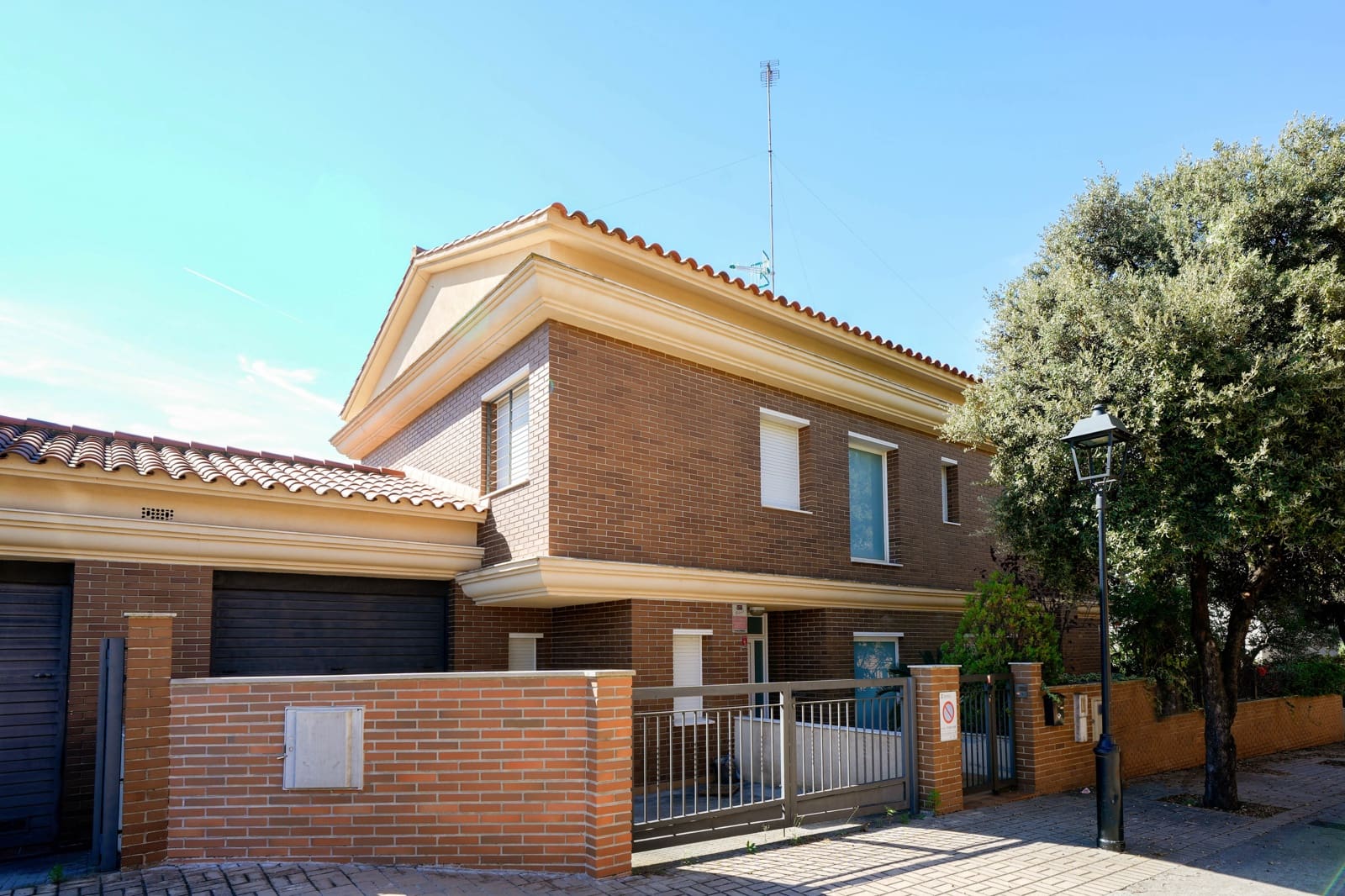 6 bedroom Villa for sale in Sant Vicenc de Montalt with garage - € 795,000 (Ref: 9298733)