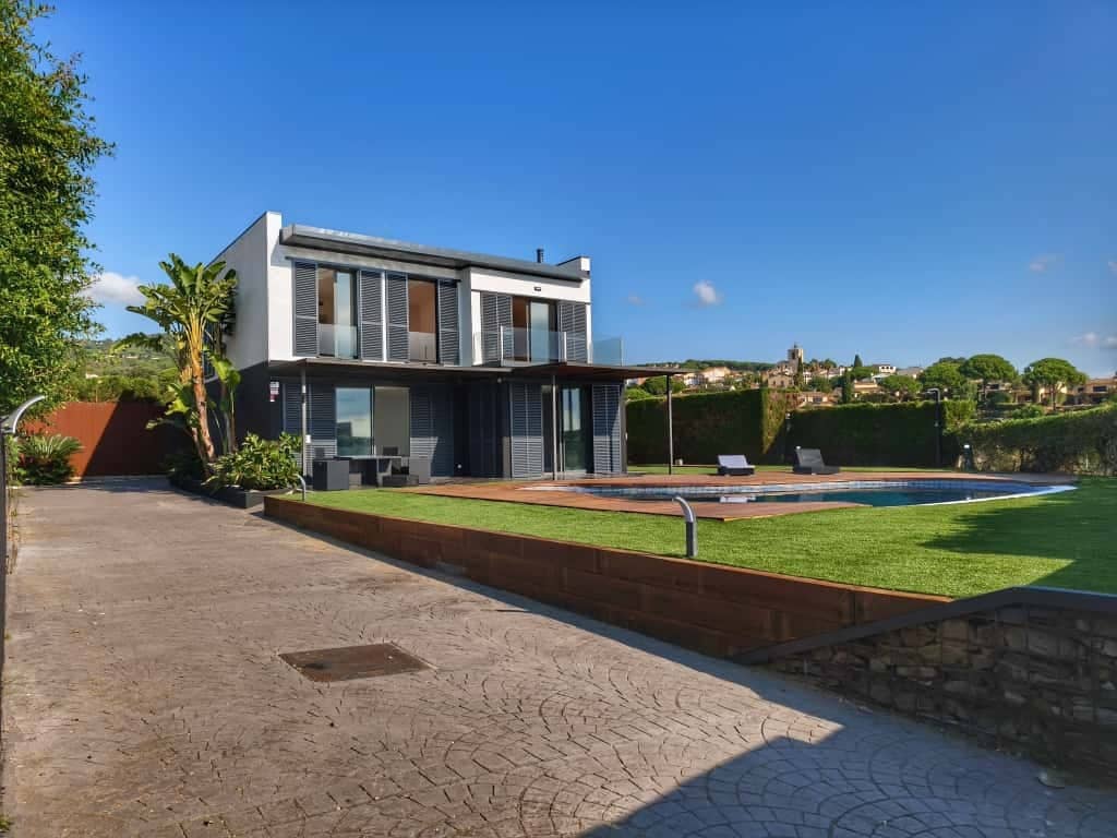 4 bedroom Villa for sale in Sant Vicenc de Montalt with pool garage - € 925,000 (Ref: 9314431)