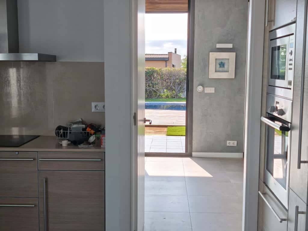 4 bedroom Villa for sale in Sant Vicenc de Montalt with pool garage - € 925,000 (Ref: 9314431)