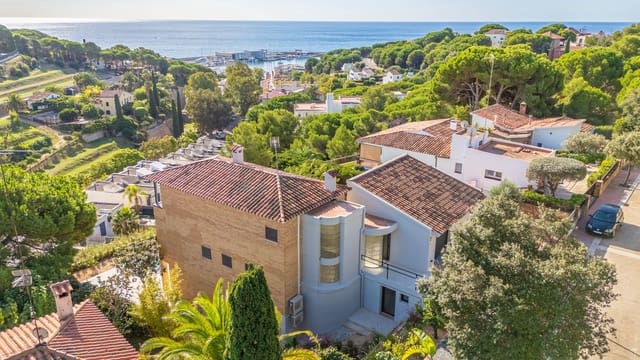 5 bedroom Villa for sale in Arenys de Mar with pool garage - € 1,150,000 (Ref: 9319826)