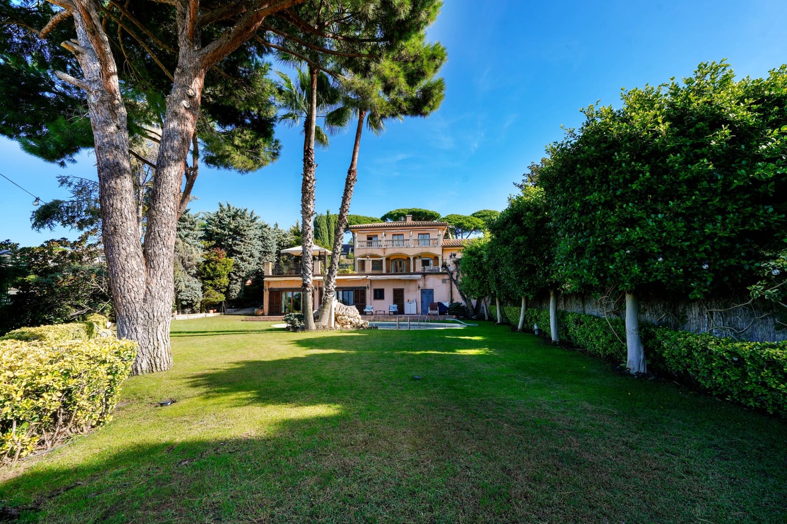 6 slaapkamer Villa te koop in Caldes d'Estrac met zwembad garage - € 1.550.000 (Ref: 9325402)