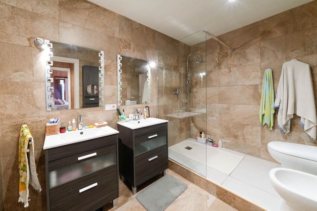 4 slaapkamer Villa te koop in Calella met zwembad - € 650.000 (Ref: 9343711)