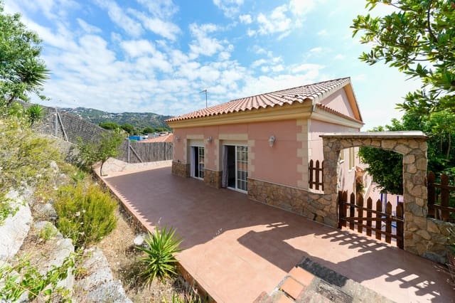4 slaapkamer Villa te koop in Calella met zwembad - € 650.000 (Ref: 9343711)