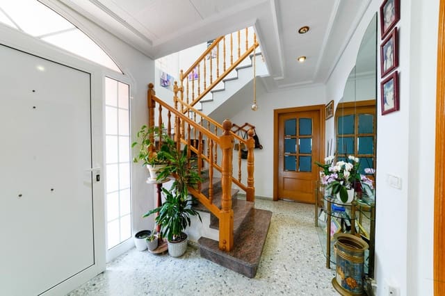 4 slaapkamer Villa te koop in Calella met zwembad - € 650.000 (Ref: 9343711)