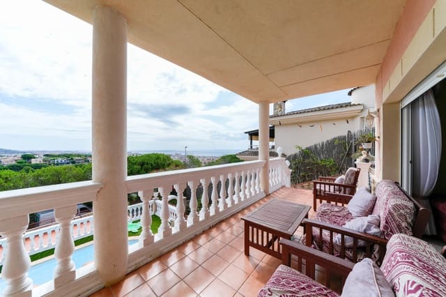 4 slaapkamer Villa te koop in Calella met zwembad - € 650.000 (Ref: 9343711)