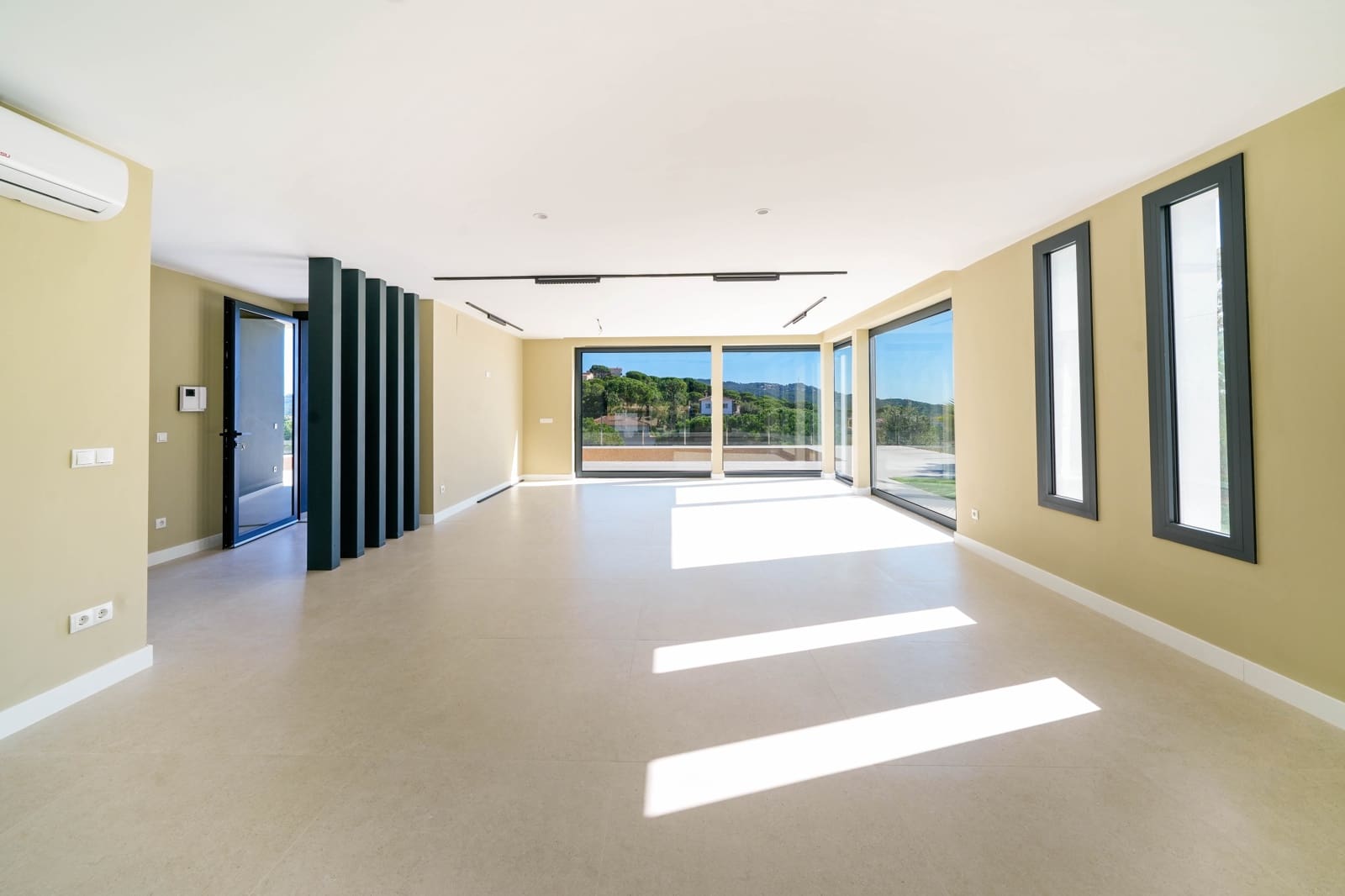 3 makuuhuone Huvila myytävänä paikassa Lloret de Mar mukana uima-altaan 
autotalli - 980 000 € (Ref: 9343713)