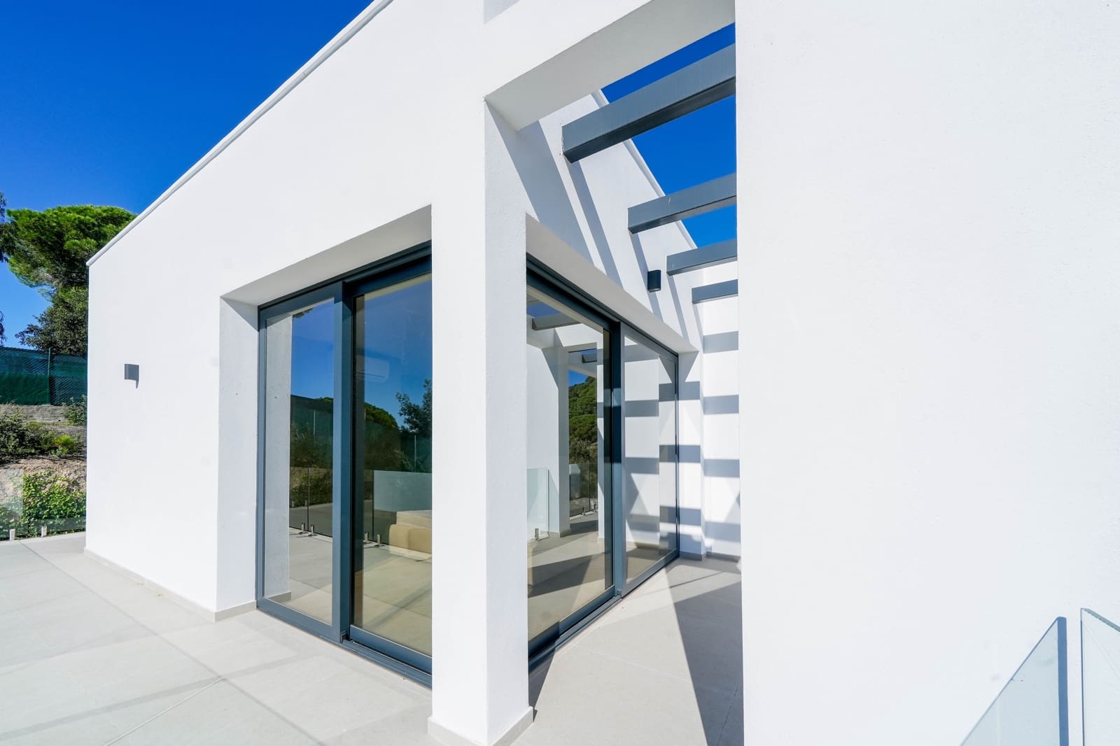 3 makuuhuone Huvila myytävänä paikassa Lloret de Mar mukana uima-altaan 
autotalli - 980 000 € (Ref: 9343713)