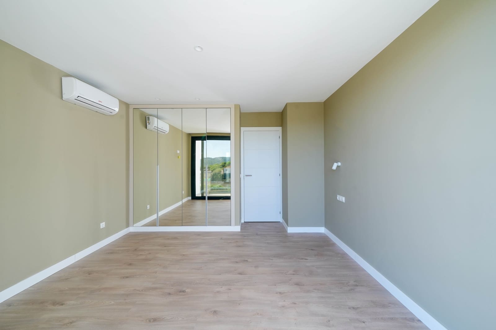 3 makuuhuone Huvila myytävänä paikassa Lloret de Mar mukana uima-altaan 
autotalli - 980 000 € (Ref: 9343713)