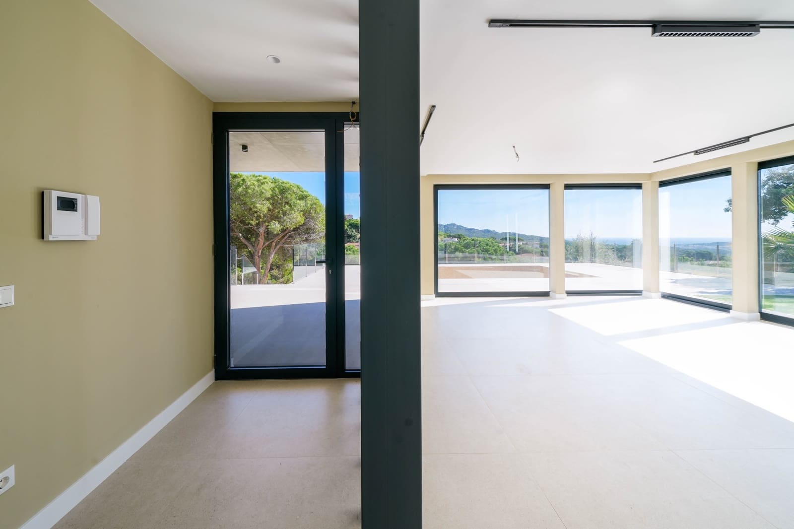 3 makuuhuone Huvila myytävänä paikassa Lloret de Mar mukana uima-altaan 
autotalli - 980 000 € (Ref: 9343713)