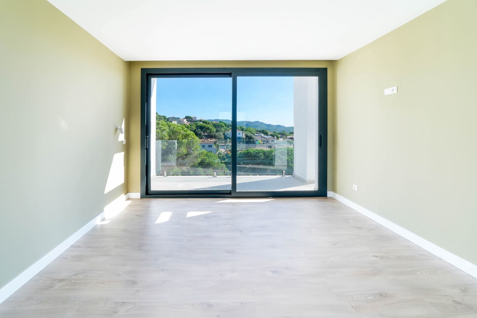 3 makuuhuone Huvila myytävänä paikassa Lloret de Mar mukana uima-altaan 
autotalli - 980 000 € (Ref: 9343713)