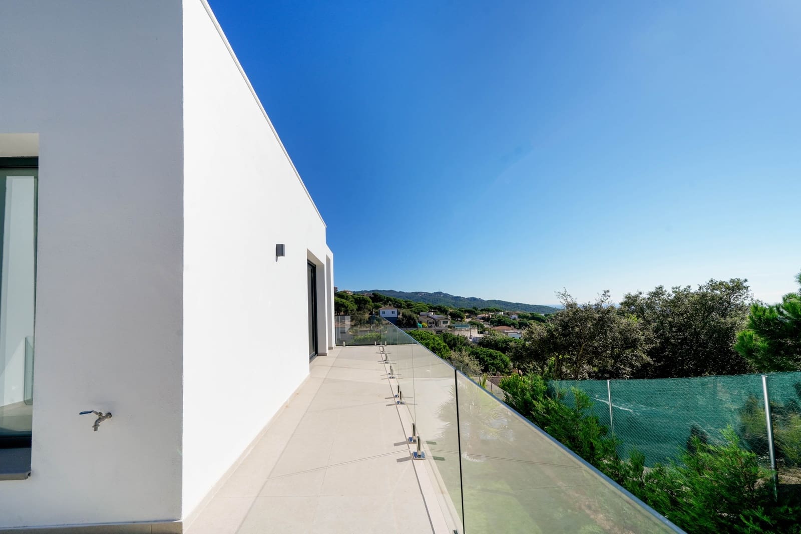 3 makuuhuone Huvila myytävänä paikassa Lloret de Mar mukana uima-altaan 
autotalli - 980 000 € (Ref: 9343713)