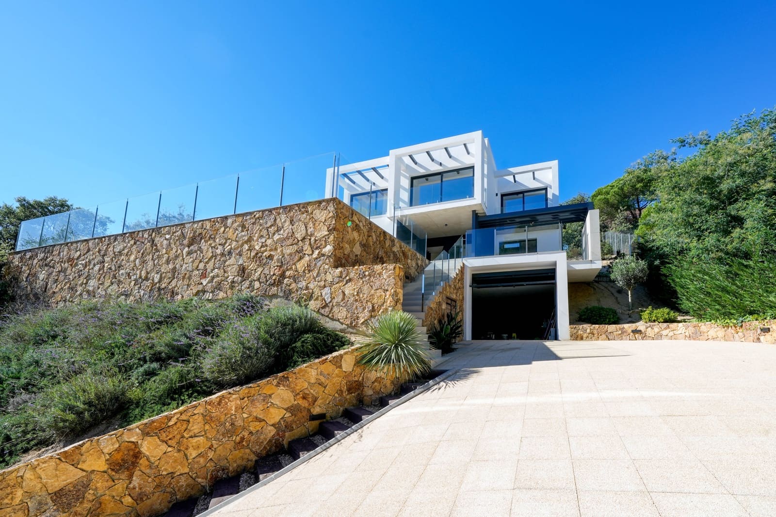 3 makuuhuone Huvila myytävänä paikassa Lloret de Mar mukana uima-altaan 
autotalli - 980 000 € (Ref: 9343713)