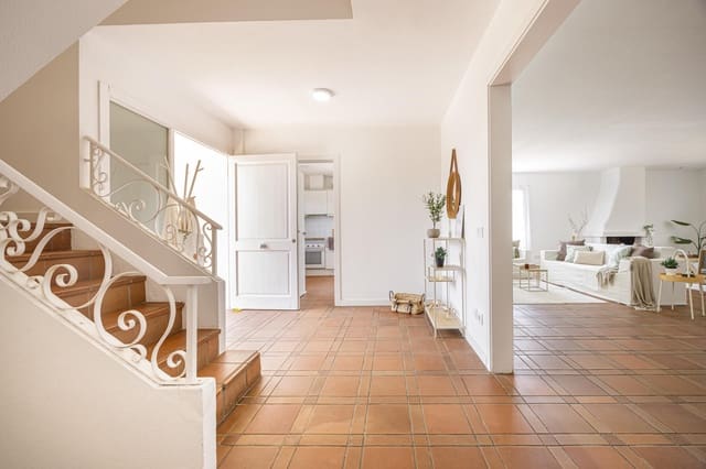 4 bedroom Villa for sale in L'Ametlla del Vallès with pool - € 825,000 (Ref: 9343716)