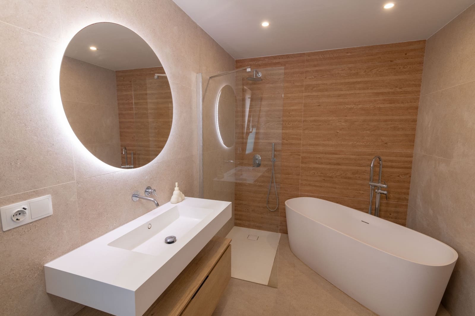 4 makuuhuone Huvila myytävänä paikassa Mataro mukana uima-altaan 
autotalli - 850 000 € (Ref: 9347923)