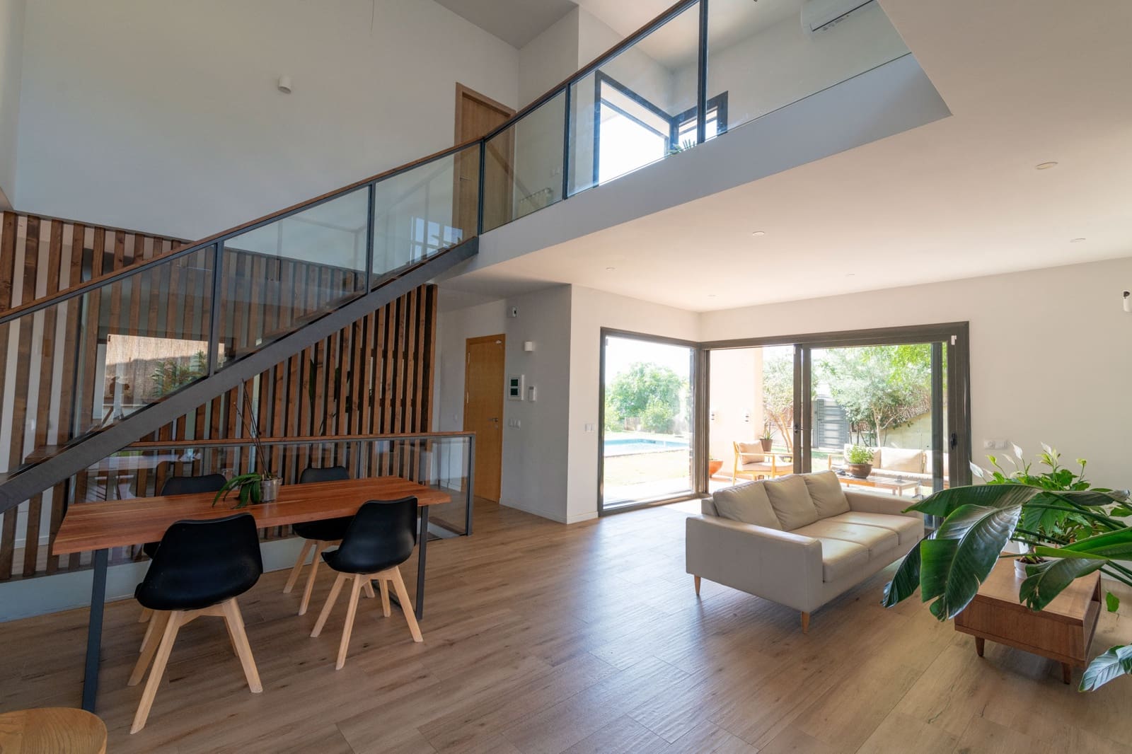 4 makuuhuone Huvila myytävänä paikassa Mataro mukana uima-altaan 
autotalli - 850 000 € (Ref: 9347923)