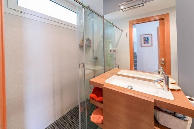 2 bedroom Apartment for sale in Arenys de Mar - € 335,000 (Ref: 9348069)