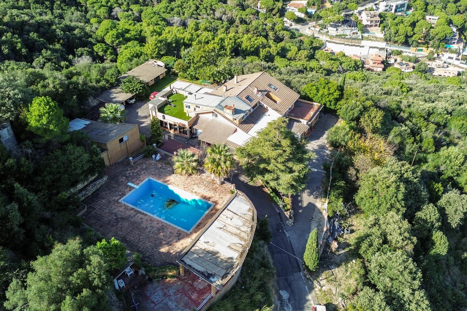 14 chambre Finca/Maison de Campagne à vendre à Alella avec piscine - 1 600 000 € (Ref: 9378351)