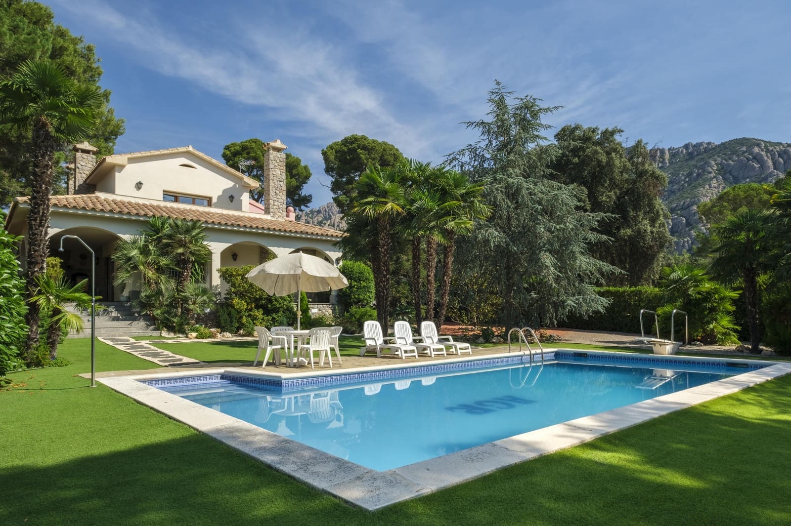 3 sovrum Villa till salu i Collbato med pool garage - 1 100 000 € (Ref: 9383317)