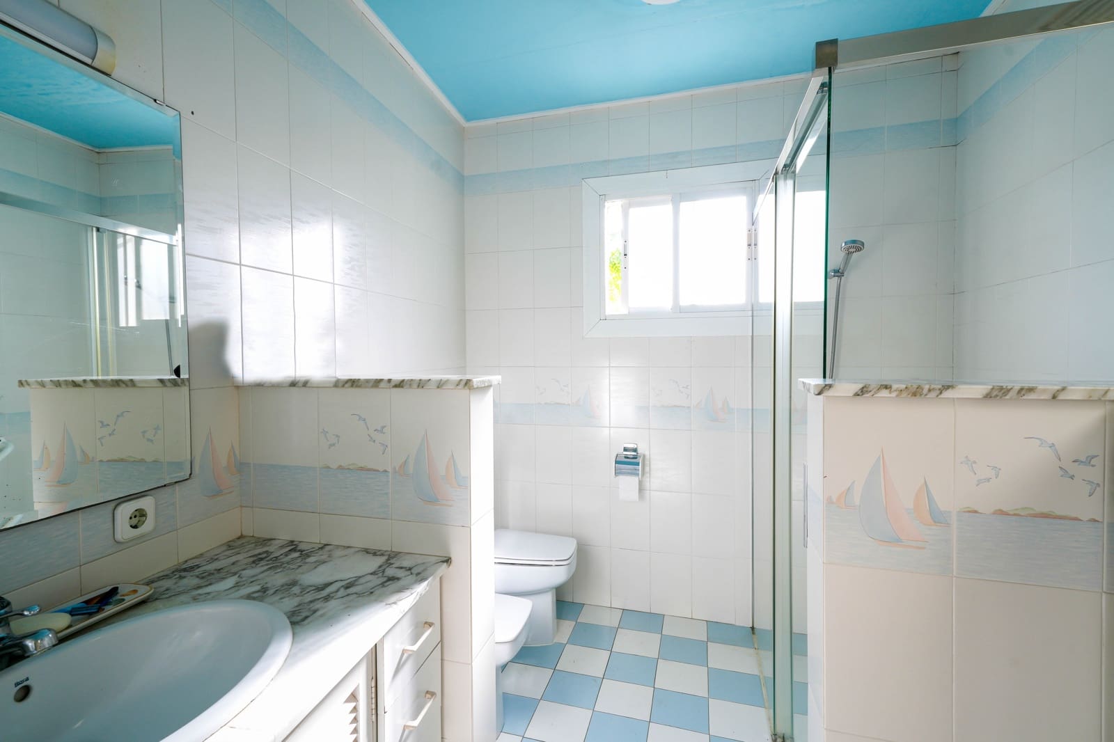 4 makuuhuone Huvila myytävänä paikassa Mataro mukana 
autotalli - 690 000 € (Ref: 9386464)