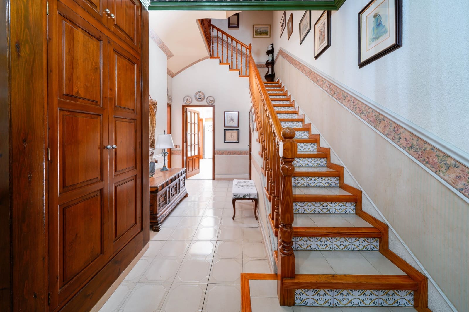 4 makuuhuone Huvila myytävänä paikassa Mataro mukana 
autotalli - 690 000 € (Ref: 9386464)