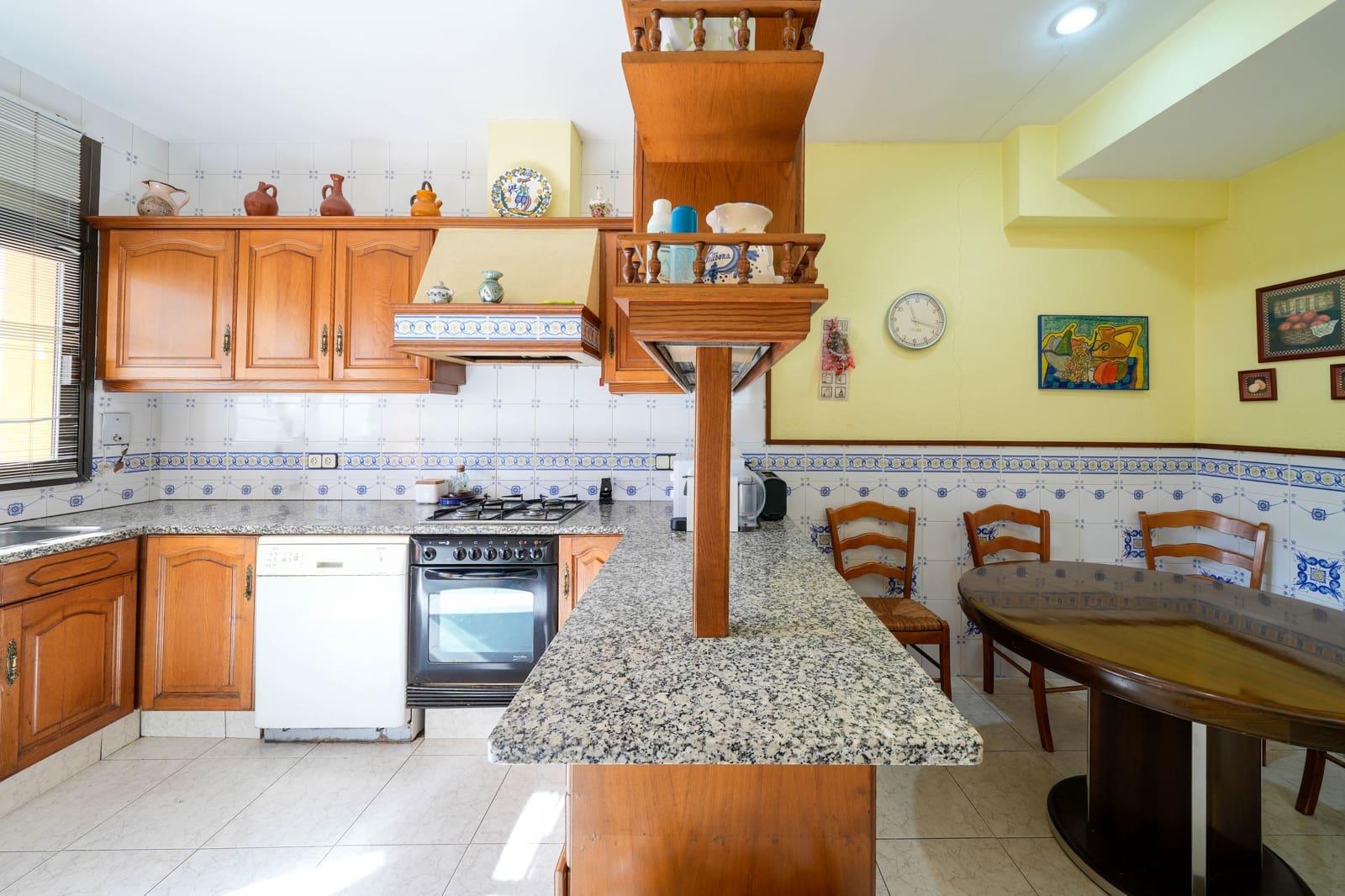 4 makuuhuone Huvila myytävänä paikassa Mataro mukana 
autotalli - 690 000 € (Ref: 9386464)