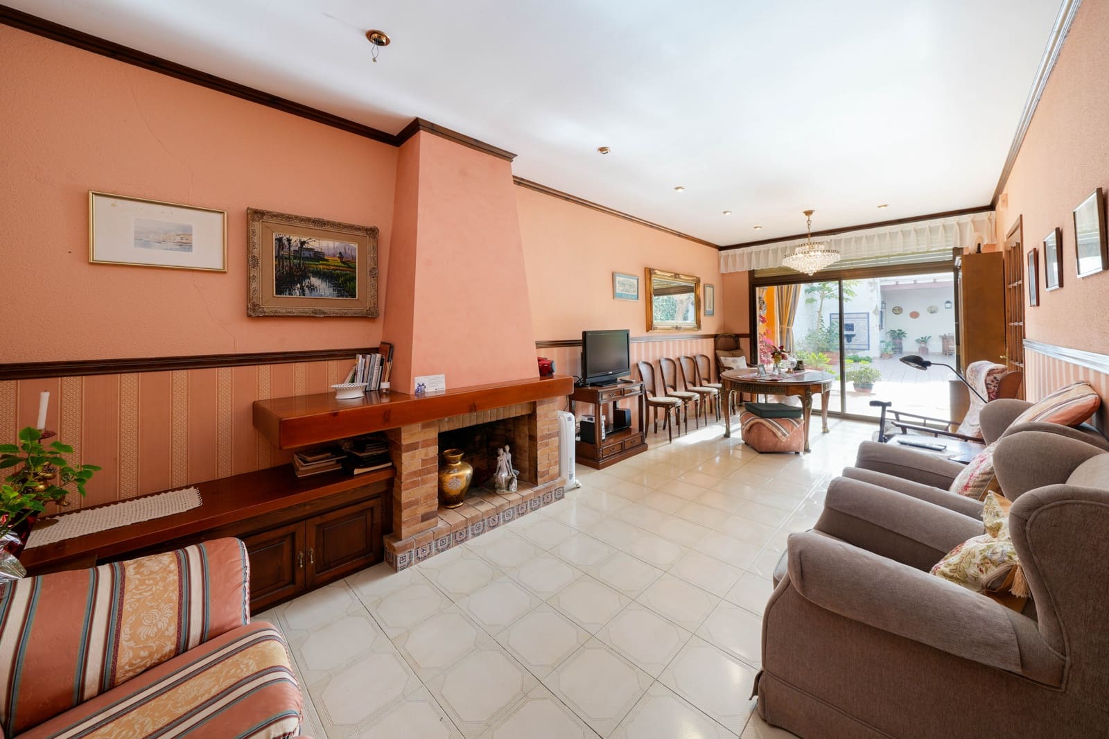 4 makuuhuone Huvila myytävänä paikassa Mataro mukana 
autotalli - 690 000 € (Ref: 9386464)