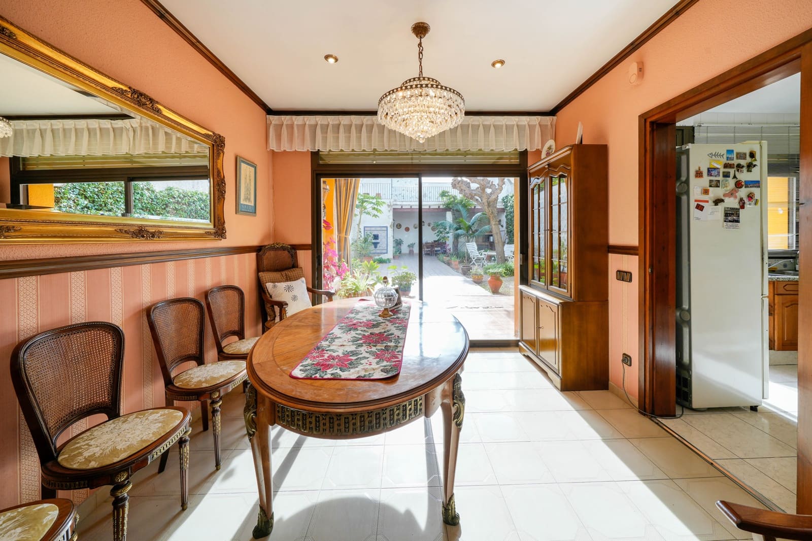 4 makuuhuone Huvila myytävänä paikassa Mataro mukana 
autotalli - 690 000 € (Ref: 9386464)