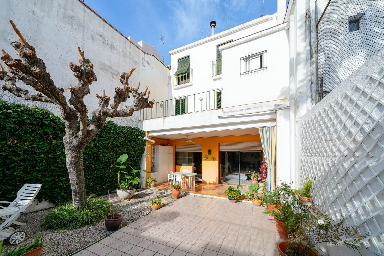 4 makuuhuone Huvila myytävänä paikassa Mataro mukana 
autotalli - 690 000 € (Ref: 9386464)