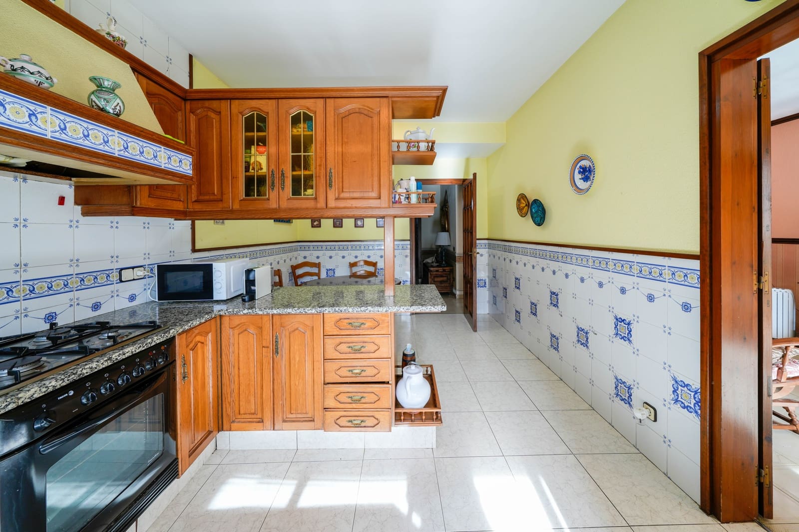 4 makuuhuone Huvila myytävänä paikassa Mataro mukana 
autotalli - 690 000 € (Ref: 9386464)