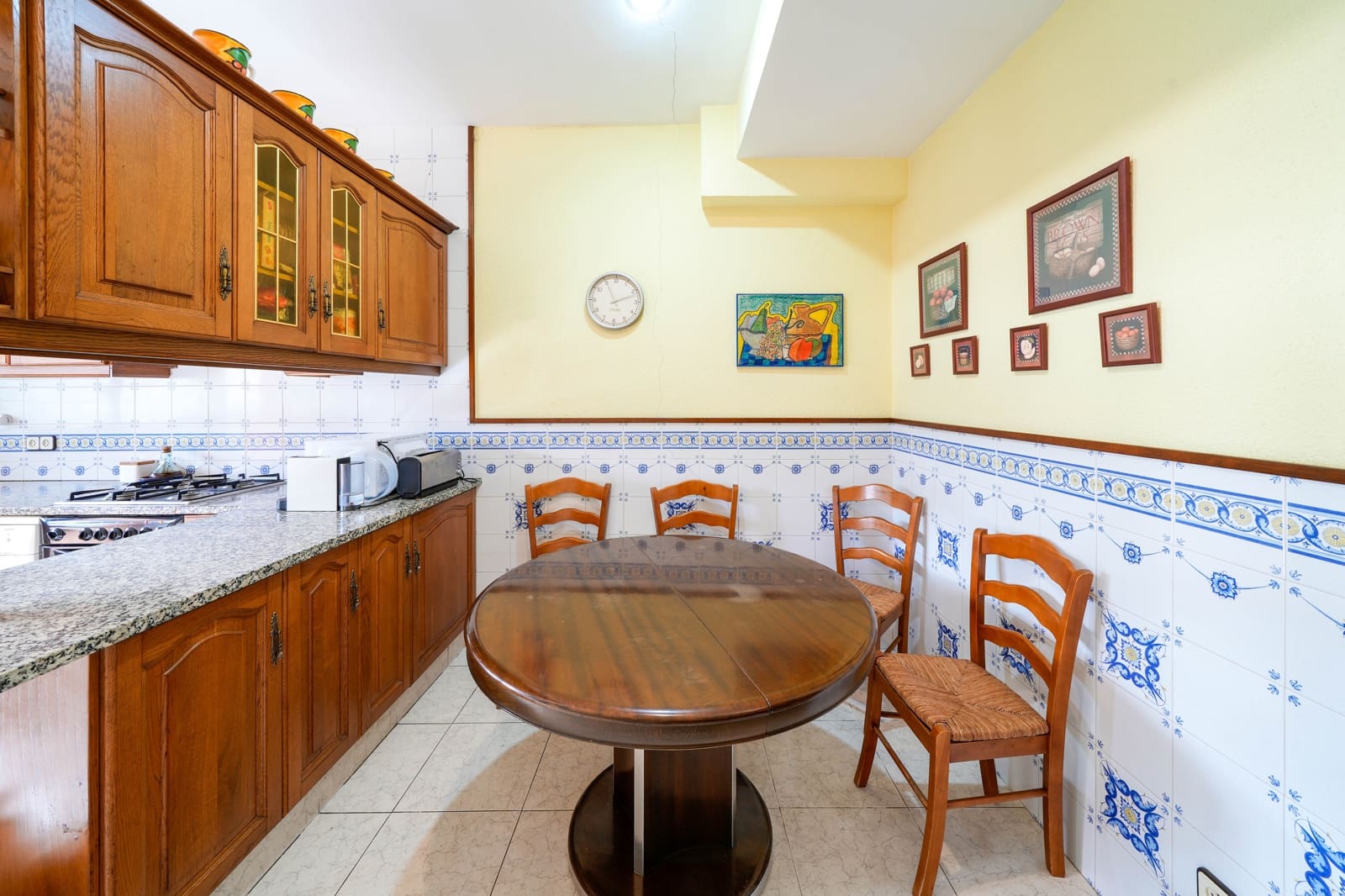 4 makuuhuone Huvila myytävänä paikassa Mataro mukana 
autotalli - 690 000 € (Ref: 9386464)