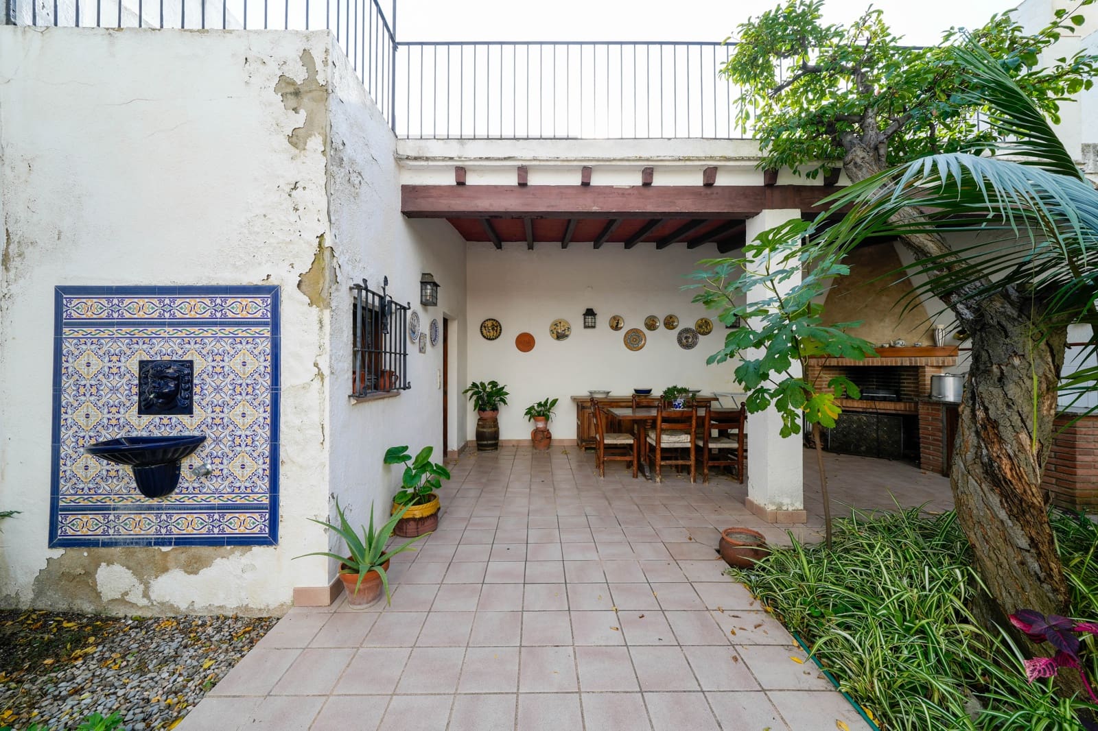 4 makuuhuone Huvila myytävänä paikassa Mataro mukana 
autotalli - 690 000 € (Ref: 9386464)